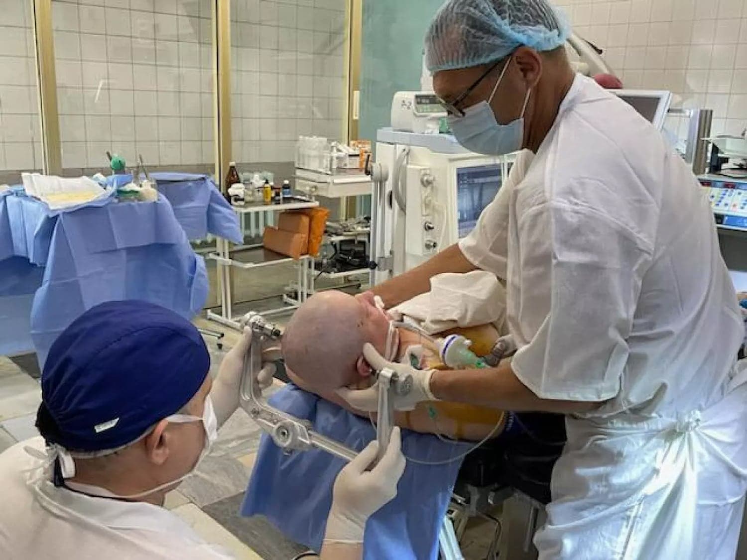 Near the front line, Ukraine’s neurosurgeons are on the cutting edge